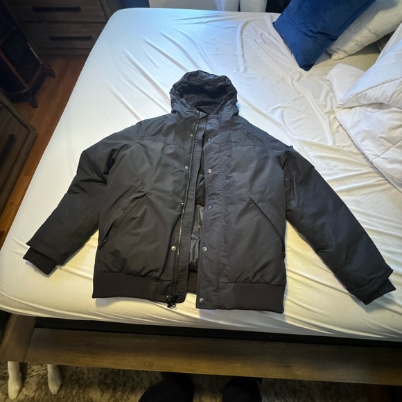 North Face Newington size L worn twice, mint condition! - Picture 3 of 5